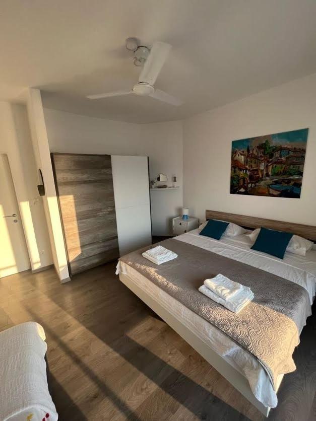 Blue Art Apartment Свети Юрай Екстериор снимка